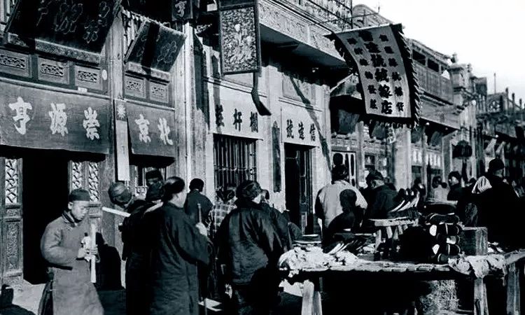 丑的整整齐齐！中国式统一招牌设计成“黑白配”，网友：这是喜迎_28