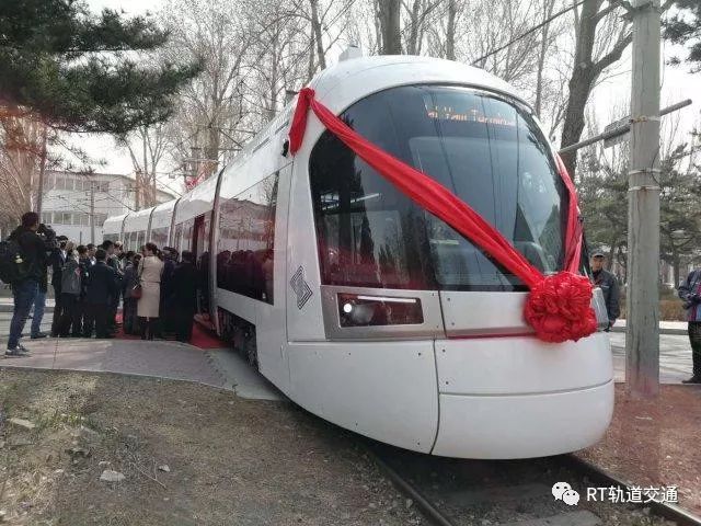 厉害了！“中国制造”100%低地板列车首次驶入发达国家_3