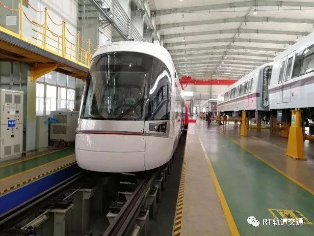 厉害了！“中国制造”100%低地板列车首次驶入发达国家_2