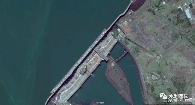 从谷歌地球上看世界10大水利枢纽，三峡大坝和伊泰普大坝哪个更美_2