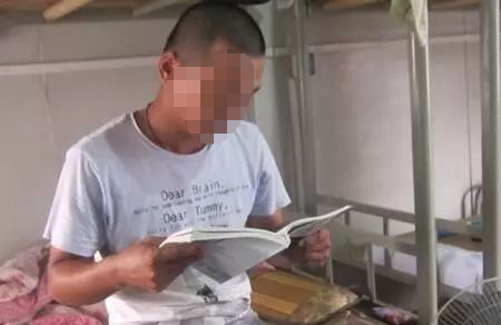 若非生活所迫，谁愿一身证书？_1
